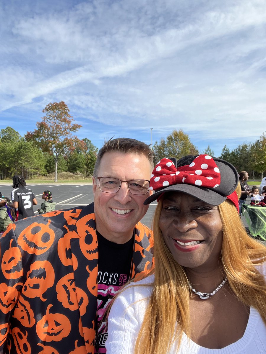 Well you have Mickey and Minnie and then there’s me and Mike on site - candy 4 kids today- We Won’t Stop! ⁦<a href="/kishatolliverhr/">Kisha Tolliver</a>⁩ ⁦@BPTolley⁩ ⁦<a href="/MonetteCalderon/">Monette Calderon</a>⁩