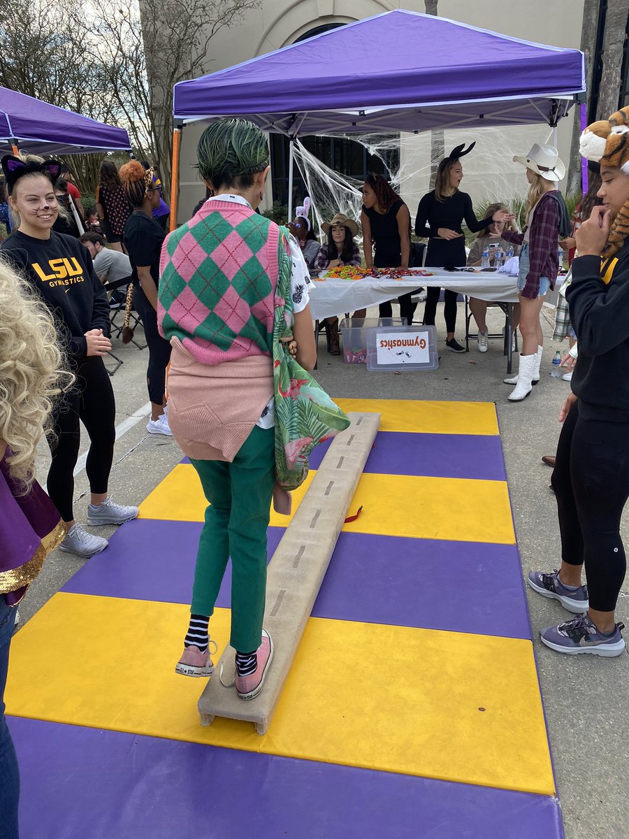 PREAUX_FISH's tweet photo. Kiddos having fun early trick-or-treating on @lsu sorority row - lots of games and candy until 5pm #GeauxTigers #GetCandy https://t.co/B6ambeIEHP