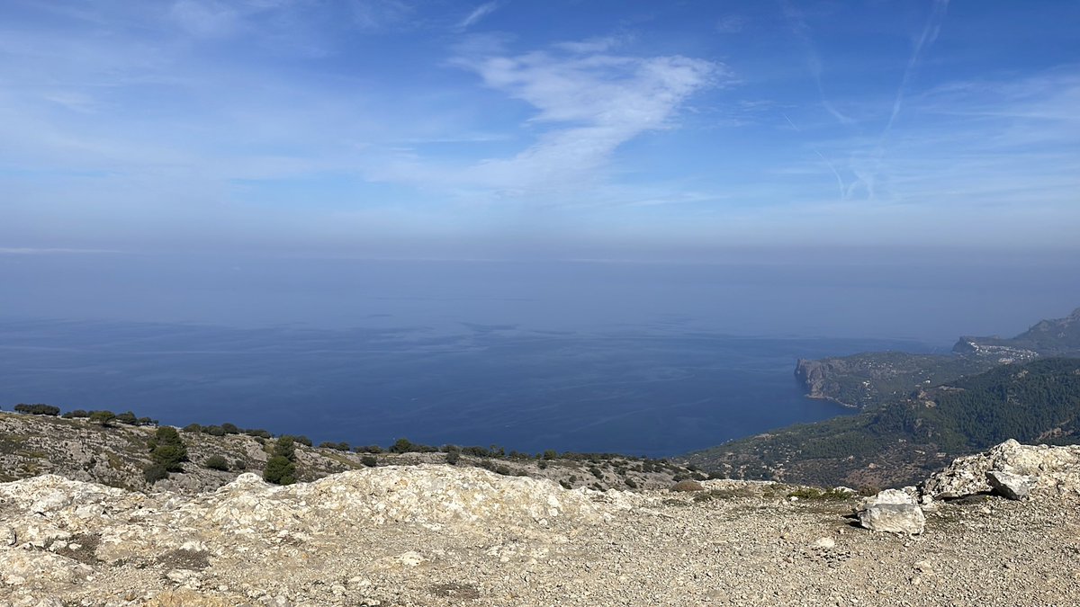 ef_uib's tweet photo. Aquí us deixo una excursió que podem realitzar un diumenge amb família. A més, de fàcil accés mitjançant el transport públic, ja que és una ruta no circular. Valldemossa a Deià ⛰️🌤️🏃🏽‍♀️🏃🏼🏃🏿‍♂️ #22121_UIB @EFsaludable_UIB https://t.co/sAuES1uOmm