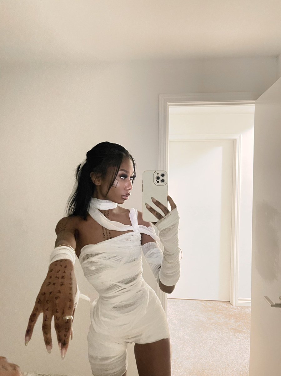 jaydlake's tweet photo. Boo 👻 https://t.co/lyAz0HbsAm