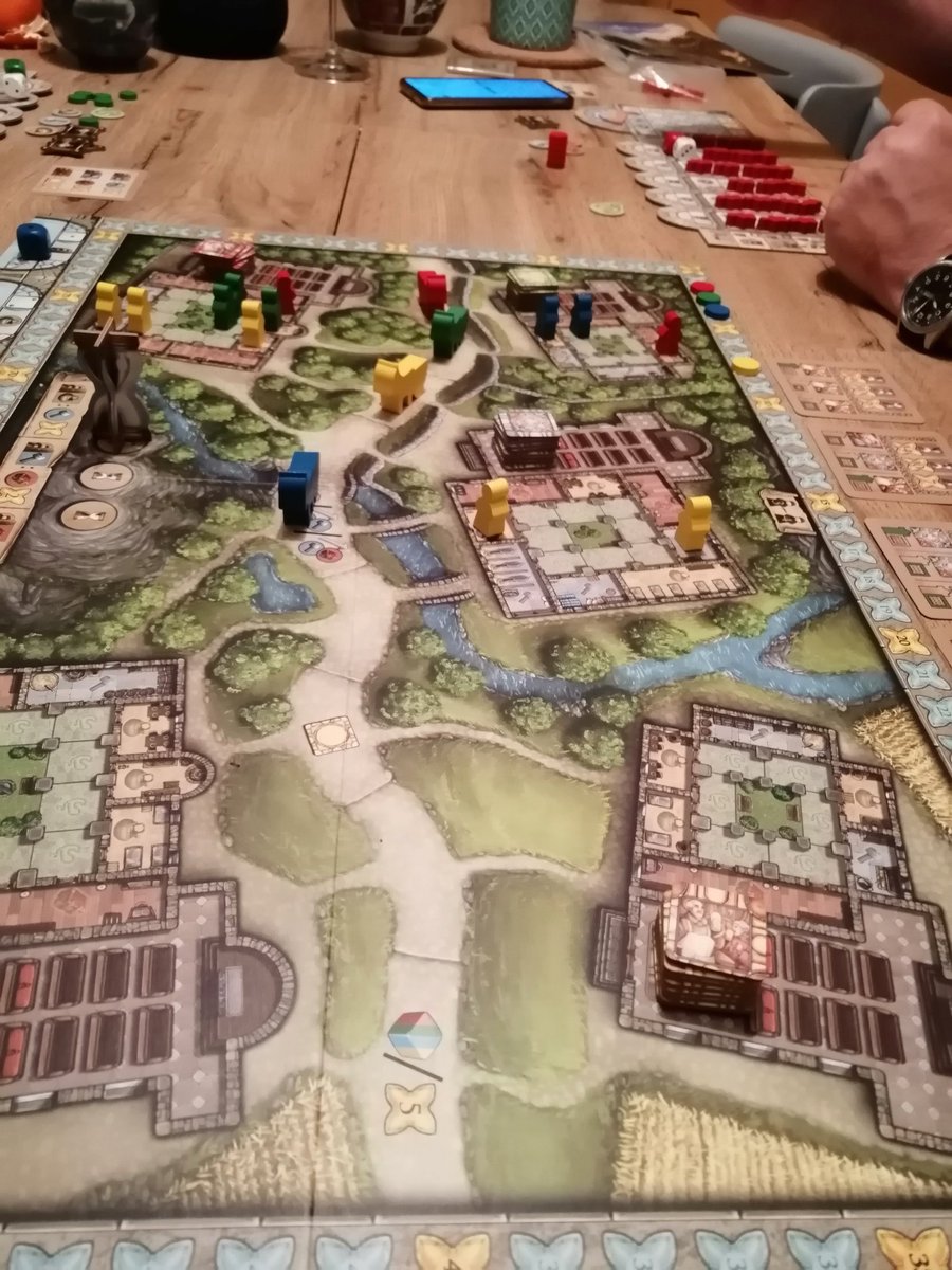 Florealutopie's tweet photo. En pleine découverte de #Monasterium de @EditionsMatagot.
#j2s #VacancesEntreAmis https://t.co/LKs8DsRar9