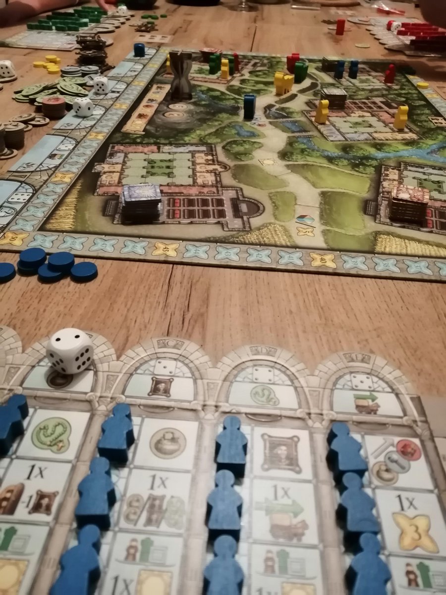 Florealutopie's tweet photo. En pleine découverte de #Monasterium de @EditionsMatagot.
#j2s #VacancesEntreAmis https://t.co/LKs8DsRar9