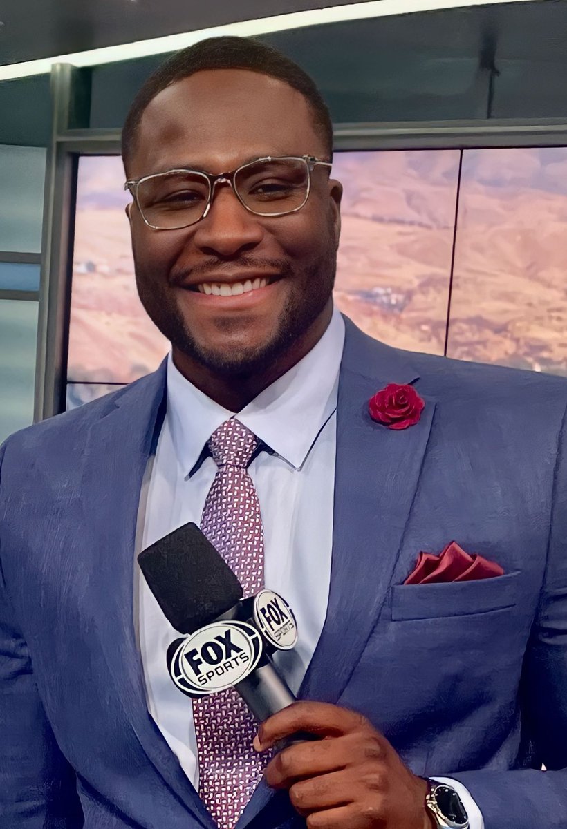 devingardnerXCI's tweet photo. I absolutely love the opportunity to teach football on national tv every week on @cfbonfox! Cover 4 is a very common coverage where 4 defenders split the deep part of the field in 1/4s and now you know the perfect route combinations to beat it! #SimplestForm https://t.co/4Px9hSboEr