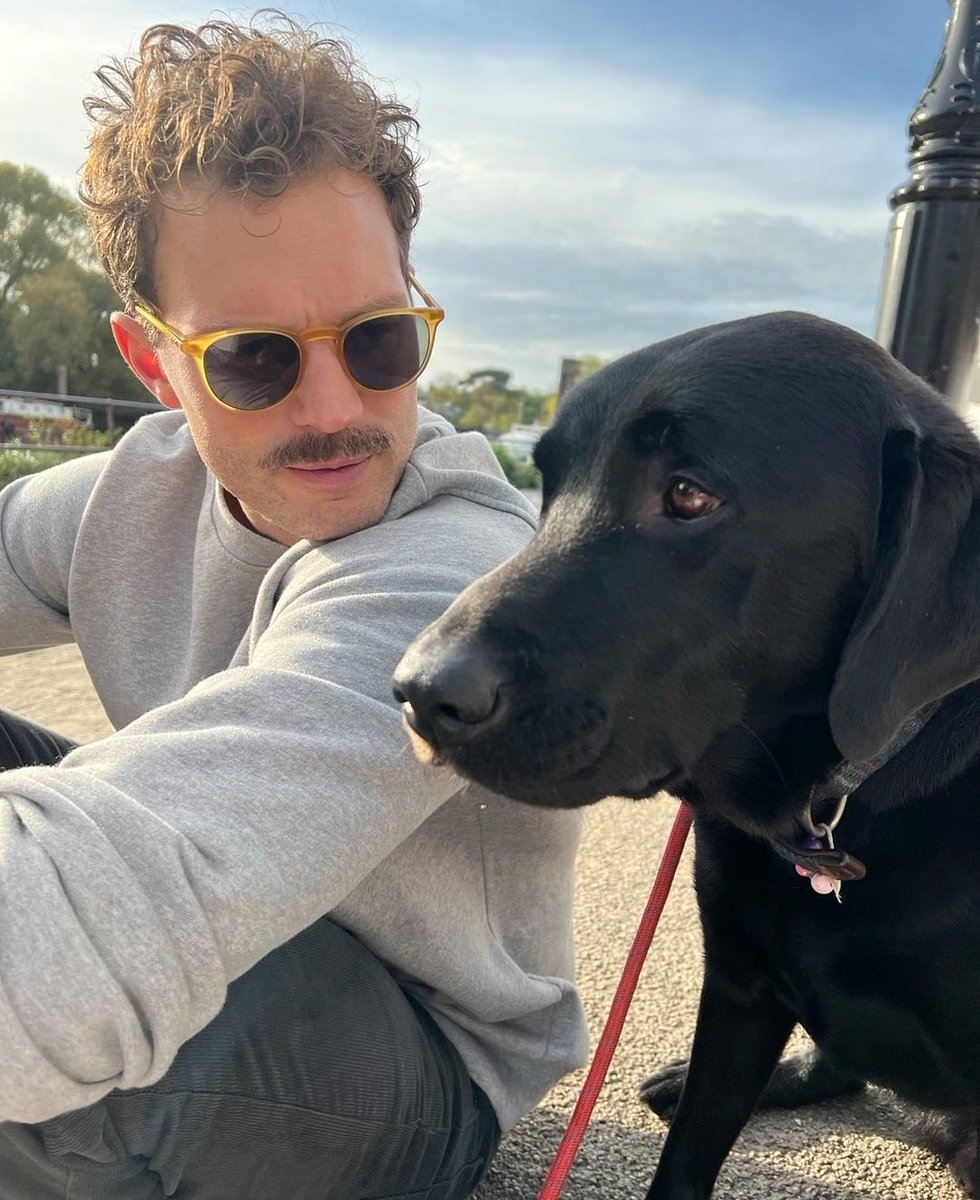 SourceJamie's tweet photo. I love this 😍
Jamie and Lenny! Don't know who's cuter.. 

"Boys" (Via Jamie on IG) #JamieDornan https://t.co/MfqARwR4HG
