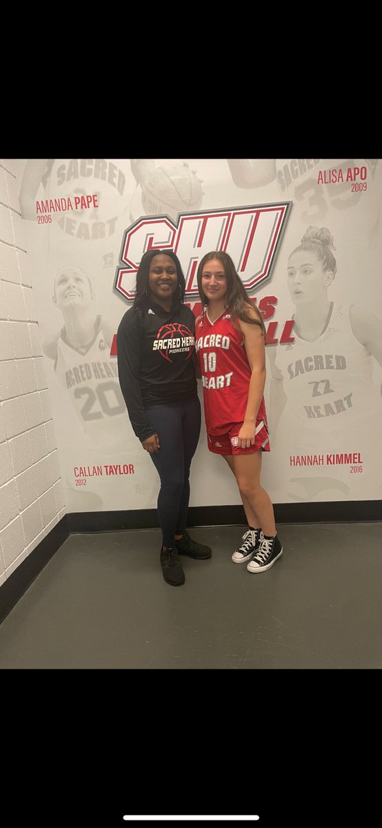 Nicole Decker tweet media