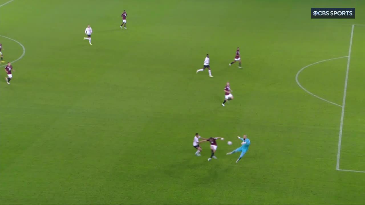 Junior Messias takes advatange of a Torino mistake and Milan have life! 👀”