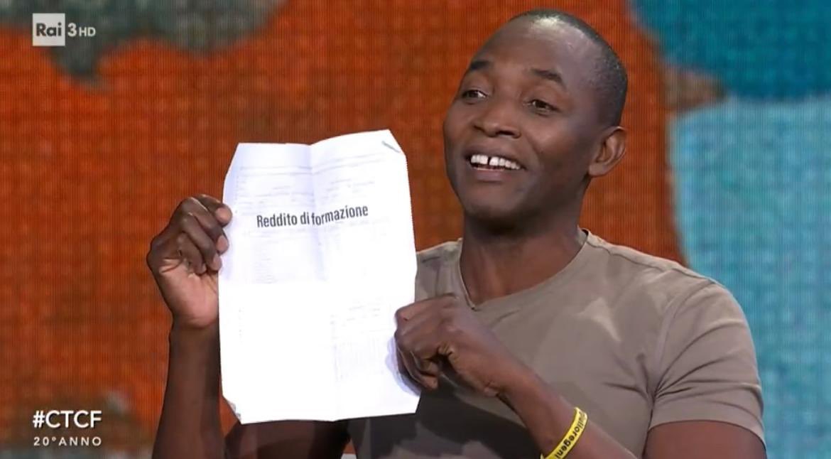 aboubakar_soum's tweet photo. Un sostegno economico di almeno 1000 euro al mese alle giovani e ai giovani che decidono di laurearsi. La copertura? Attraverso la tassazione delle grandi rendite finanziarie. 

Un INVESTIMENTO, non un sussidio, per l'Italia di domani. 

#redditodiformazione
#noiora https://t.co/pp6VLglzBj
