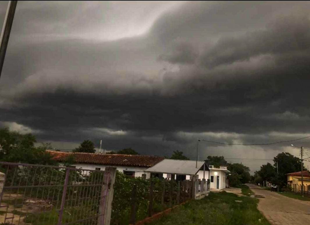 #Hoy| Desde la ciudad de Pilar, departamento de Ñeembucú. 🇵🇾⚠️⛈️ Foto de Cristhian Benítez