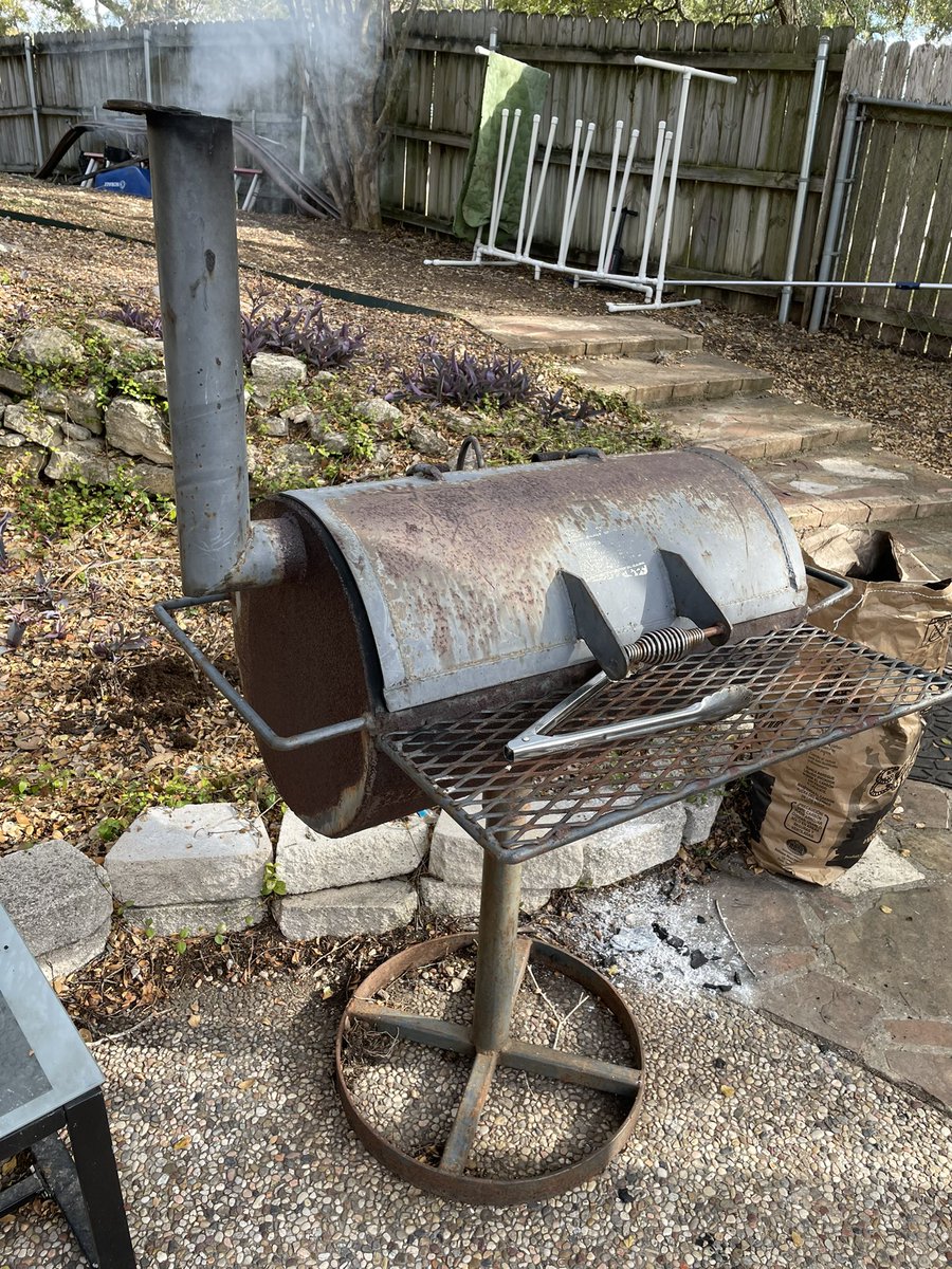 SheaSerrano's tweet image. when the grill looks like it’s been around since before the spurs drafted tim duncan that’s how you know the food is gonna be top level