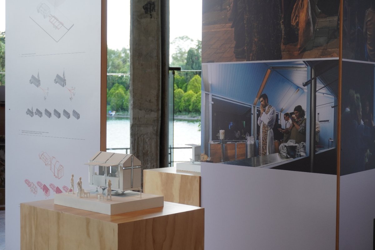La exposición #XIIBIAU en #LagoAlgo se enfoca en las categorías #AccionesAlMarges y #ProgramasDocentes.

Los proyectos que se muestran expanden la visión de la arquitectura y del urbanismo a otras prácticas que tienen un impacto transformador en nuestros contextos y espacios.