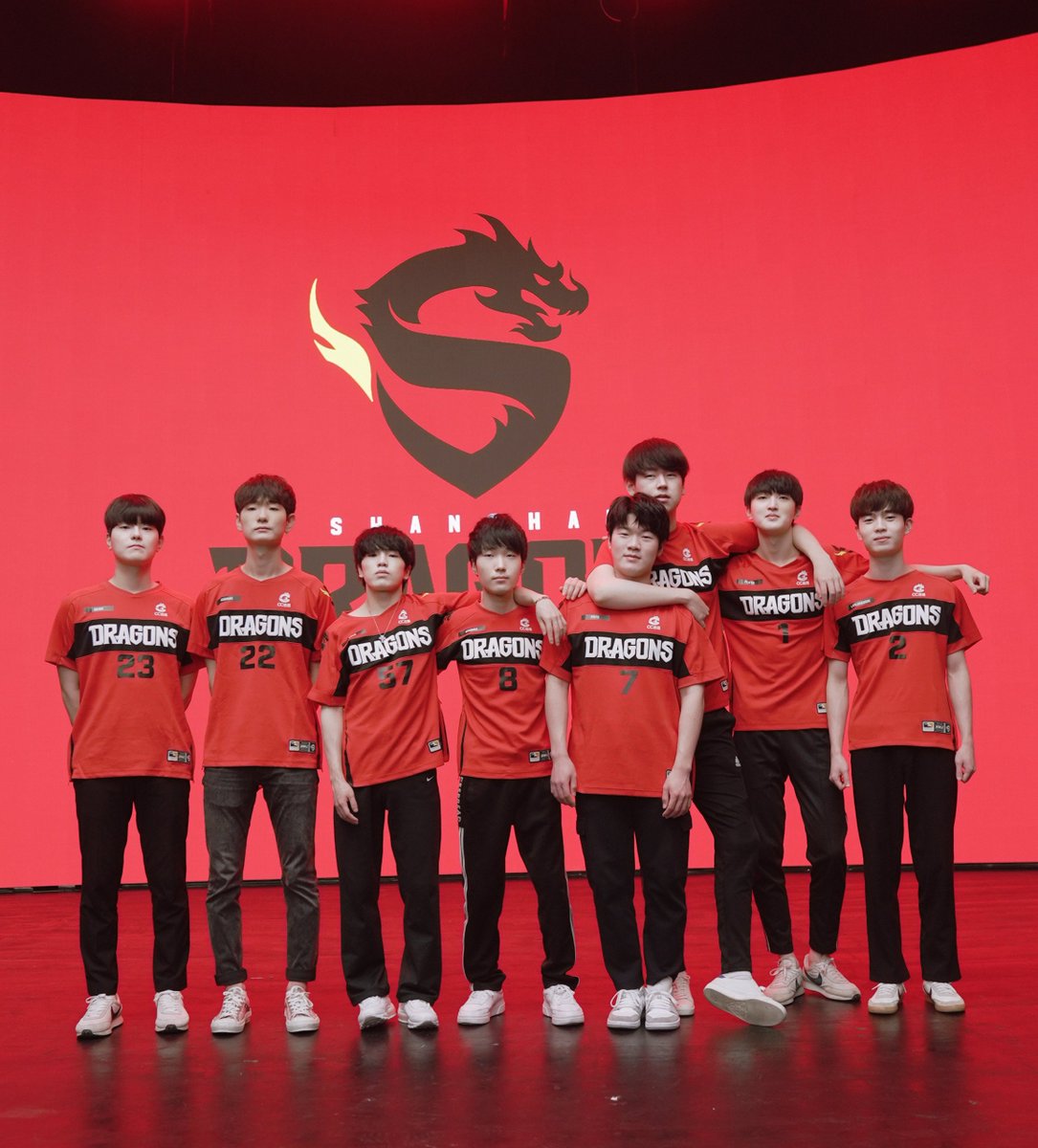 ShanghaiDragons's tweet photo. One last photo shoot before playoffs 

#ShanghaiDragons #OWL2022 https://t.co/b6J8C9faFl