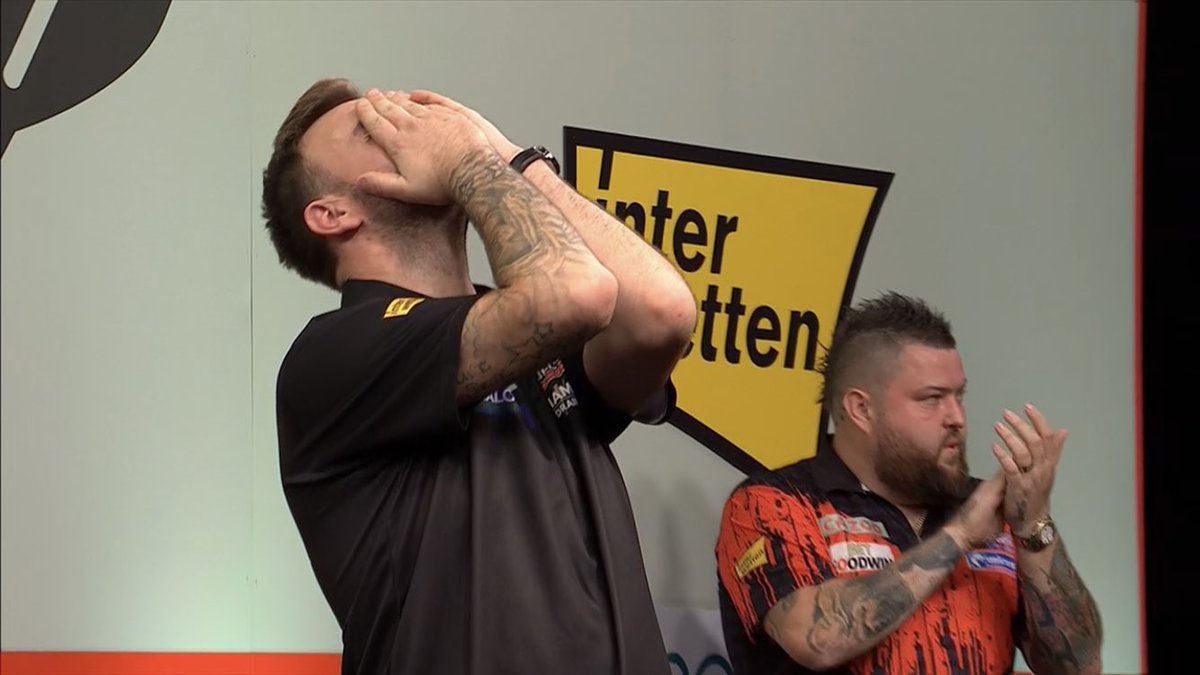 livedarts's tweet photo. “I think I'm dreaming. This isn't real.”

@RossSmith180 | #EDC22 https://t.co/8ni4Xb2jZ8