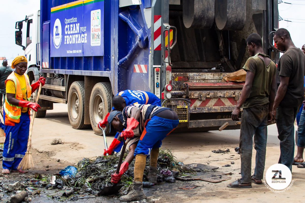 arialabyl's tweet photo. Growth is painful. Change is painful.But nothing is as painful as staying stuck somewhere you don’t belong. Ghanaians don’t belong in filth. #GetABin and a broom. 

Sika mp3  Nana Addo #LetsMakeAccraWork https://t.co/7feysPLy1Q