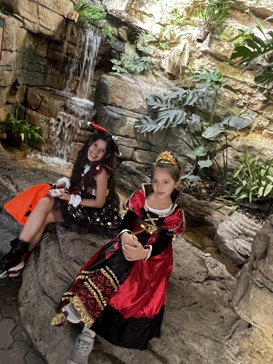Matildas222's tweet photo. #ZooBoo fun! https://t.co/IadV61iCfm