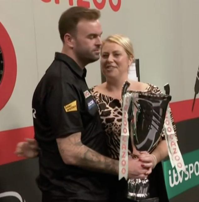 HighRollerRadio's tweet photo. Something tells me she deserves a lot of the credit.

Congrats to both of you. @RossSmith180 👊👏🥊

#Darts #EDC22 https://t.co/C5r93mpcS8