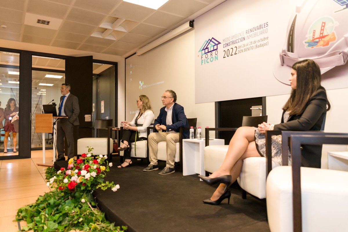 FiconFeval's tweet image. ✅ #ForoFicon ha finalizado poniendo especial atención a los retos de futuro del sector de la construcción. 
✅  @FEVAL_  ha vuelto a acoger a un gran número asistentes que durante 3 días han analizado los desafíos a los que tiene que hacer frente el sector. 
#Feval #Extremadura