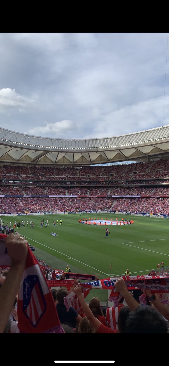 MariaGmezMerin1's tweet photo. I took this photo the last time I went to see a football game with my father. #experiences #CVEJuniors @somar0209 https://t.co/fKwffhVEKP