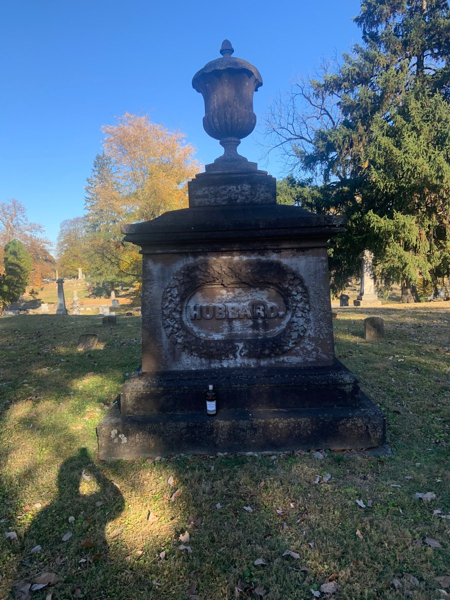 OhioConsistory's tweet photo. Our Color Bearer went to Columbus Ohio this weekend for @GrandLodgeOhio  annual communication and stopped to pay a visit to @OhioConsistory 1st CIC and Past Ohio Grand Master William B. Hubbard 33�� to raise a toast of @GinTanqueray. @ScottishRiteNMJ #NOVEM. https://t.co/JrCcXcqJ2x