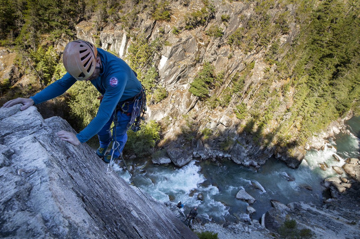 RAFMountaineer's tweet photo. Here’s some cracking shots, taken by our expedition photographer Cathy, of our members on “Star Chek”, a stunning multi-pitch climb in Cheakamus Canyon during our expedition to Squamish, British Columbia! https://t.co/RTBQ05cjdJ