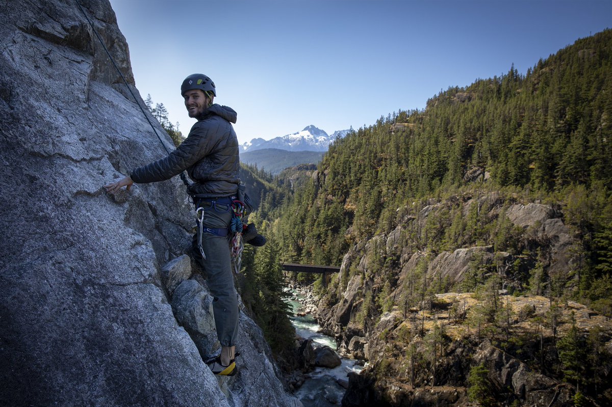 Here’s some cracking shots, taken by our expedition photographer Cathy, of our members on “Star Chek”, a stunning multi-pitch climb in Cheakamus Canyon during our expedition to Squamish, British Columbia!