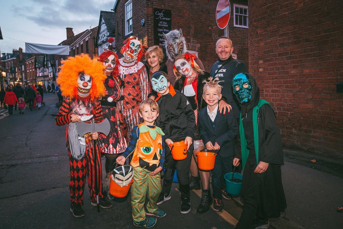 One more sleep! 🎃👻 

From 4-7pm tomorrow on King St/Minshull St/Regent St/Wallwood you can enjoy loads of Halloween fun! 

Grab an entry form from one of five desks on King St and Minshull St and begin the trail anywhere! 

Don’t forget pumpkin judging 5.15pm in Wallwood! 👻😈