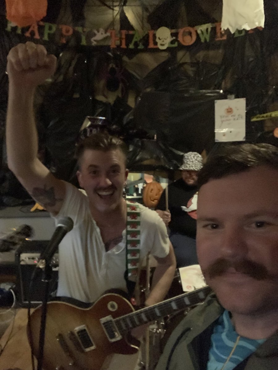 Phil_TheTrain's tweet photo. @TintyBucketHats were incredible last night. I was inside out, hence it’s taken me so long to post. Download their new song and spread the anti bullying message. 🧡🖤
@BarAmberNewport https://t.co/CZuJFk82Ou