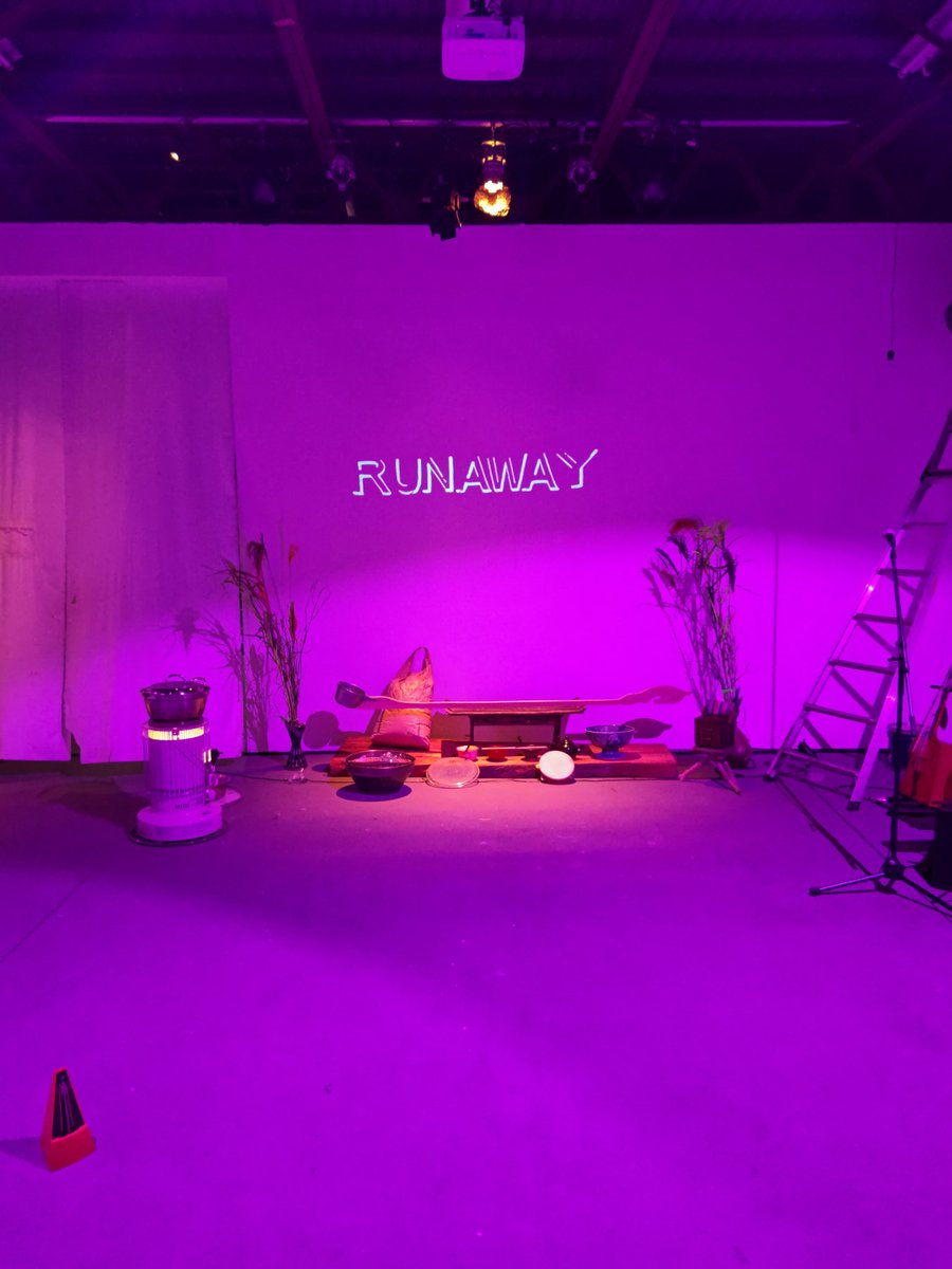 ebsiofh's tweet photo. micelle  「RUNAWAY」観て来ました。本当に久し振りに櫻井ヒロさんの勇姿を観れたのが嬉しかった。激しく踊るだけがダンスじゃないと改めて思いました。楽器を弾いても成立する、只、その空間に存在してもダンスとして成立する。凄いと思った。#RUNAWAY https://t.co/PFuZ7hPBr9