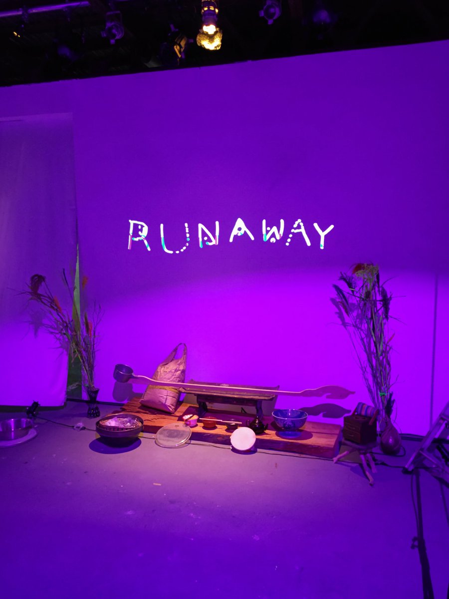ebsiofh's tweet photo. micelle  「RUNAWAY」観て来ました。本当に久し振りに櫻井ヒロさんの勇姿を観れたのが嬉しかった。激しく踊るだけがダンスじゃないと改めて思いました。楽器を弾いても成立する、只、その空間に存在してもダンスとして成立する。凄いと思った。#RUNAWAY https://t.co/PFuZ7hPBr9