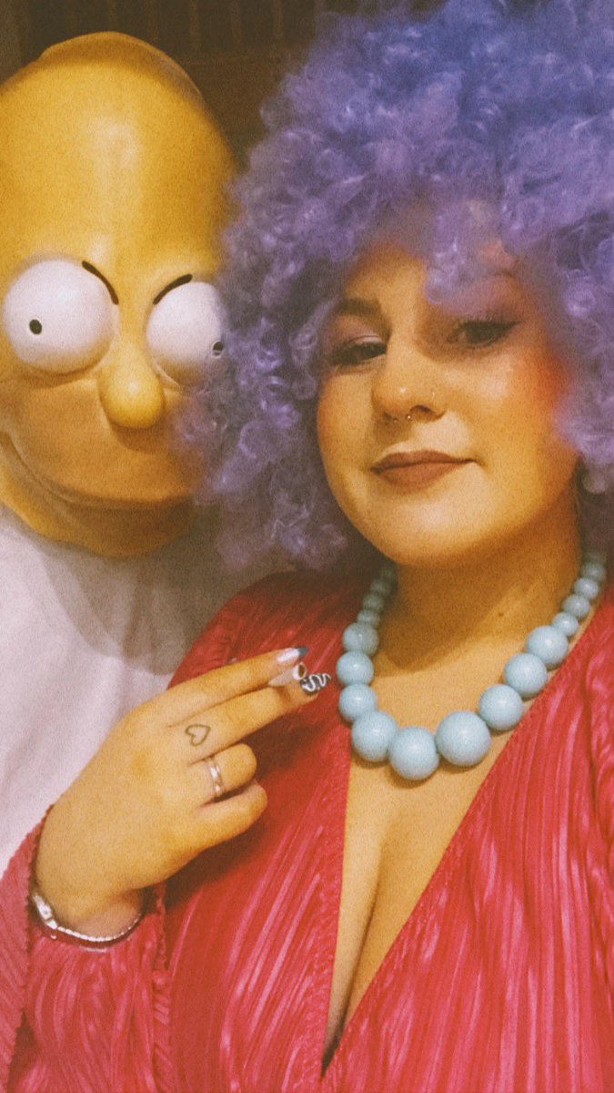 decoherentblue's tweet photo. Patty Bouvier has a shit night out in Guildford https://t.co/HEJVAFQzlb