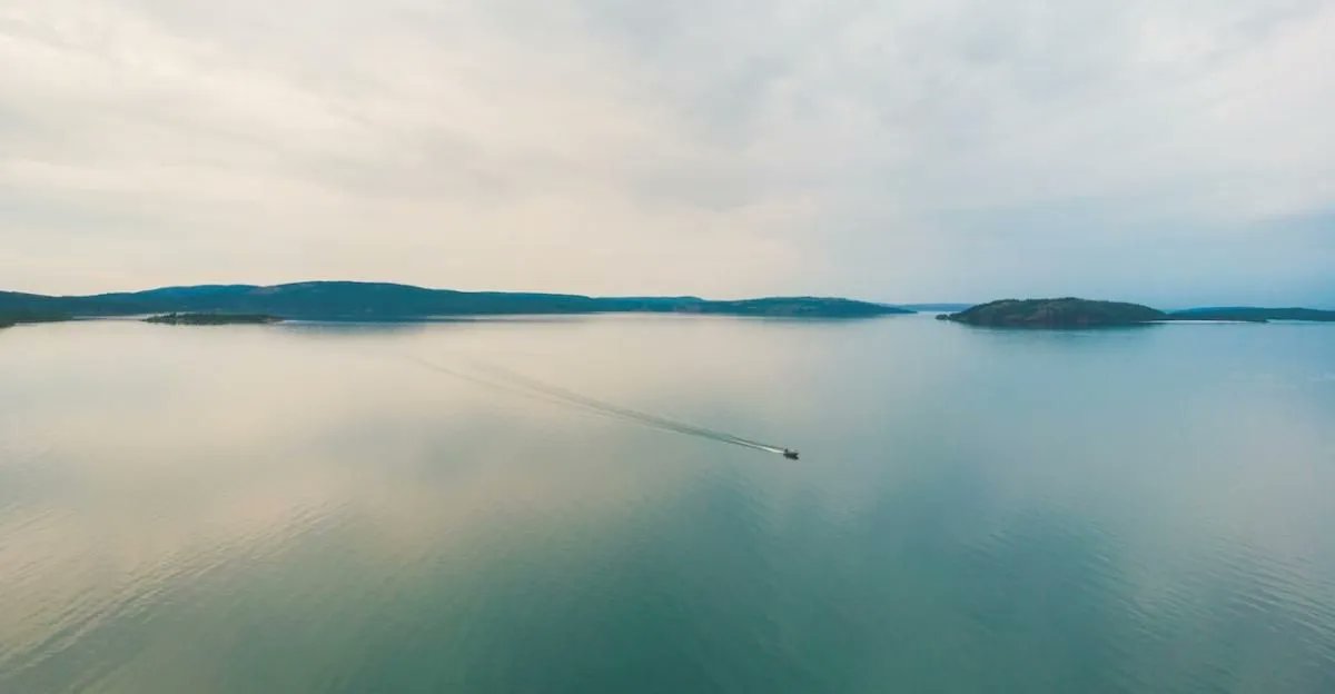 FROM THE GCL ARCHIVES: It’s the deepest lake in North America and the second-largest (after Great Bear Lake) within Canada’s borders. For the people living here these waters are indescribable. buff.ly/3keZWdg (<a href="/upheremag/">Up Here Magazine</a> <a href="/SidHCohen/">Sidney Cohen</a>)