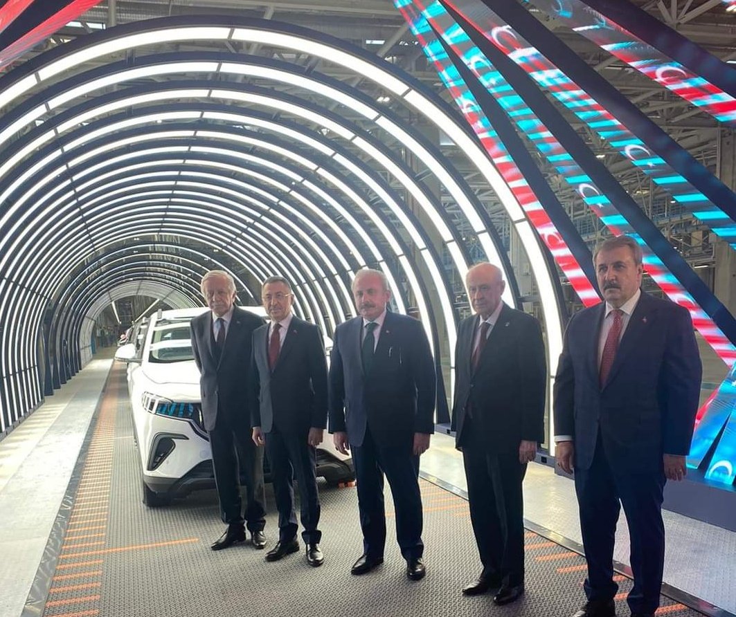 Dursun Çağlayan (@dursuncaglayan_) on Twitter photo Ülkemizin 60 yıllık rüyası, yerli otomobil üretim hayalini gerçekleştiren, #TOOG'un yol ve başarı hikayesini yazan başta Cumhurbaşkanımız <a href="/RTErdogan/">Recep Tayyip Erdoğan</a> olmak üzere, beş babayiğitimize, bakan ve bakanyardımcılarımıza, Togg ceo ve çalışanlarımıza minnet ve şükranlarımı sunuyorum. Ülkemizin 60 yıllık rüyası, yerli otomobil üretim hayalini gerçekleştiren, #TOOG'un yol ve başarı hikayesini yazan başta Cumhurbaşkanımız <a href="/RTErdogan/">Recep Tayyip Erdoğan</a> olmak üzere, beş babayiğitimize, bakan ve bakanyardımcılarımıza, Togg ceo ve çalışanlarımıza minnet ve şükranlarımı sunuyorum.