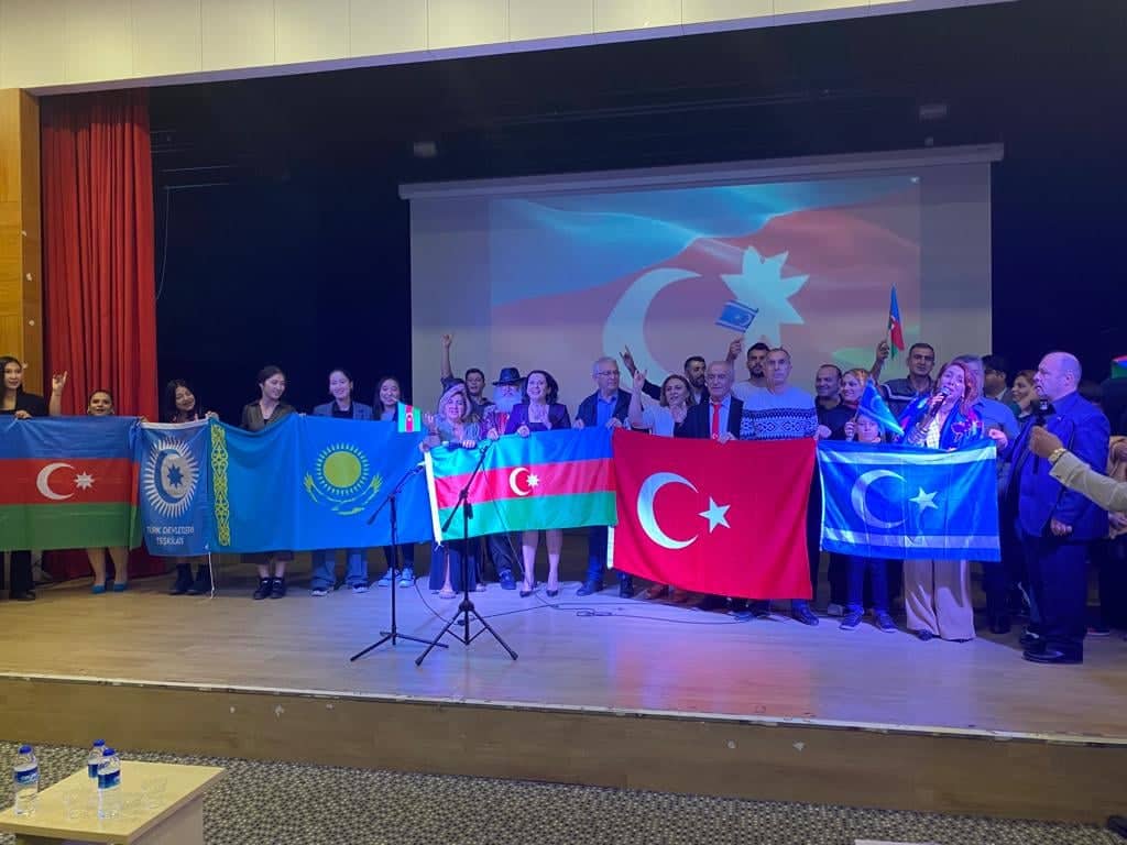 ucuncusayfa06's tweet photo. Türk Dünyası Araz Elses’in konserinde bir araya geldi
https://t.co/RDAwobouNY 

#ArazElses https://t.co/9N7qWhmX6c