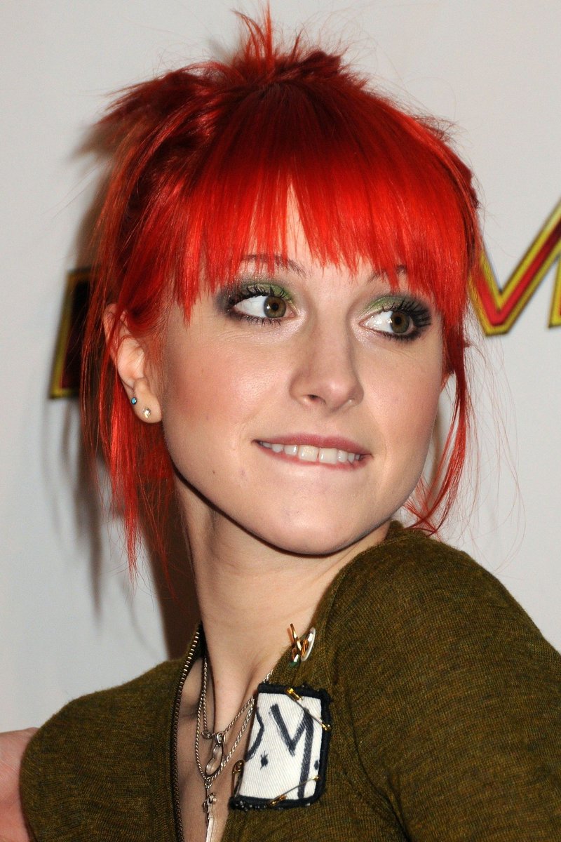 hayleyspics's tweet photo. hayley williams with iconic red hair https://t.co/qm6kbhgaGB