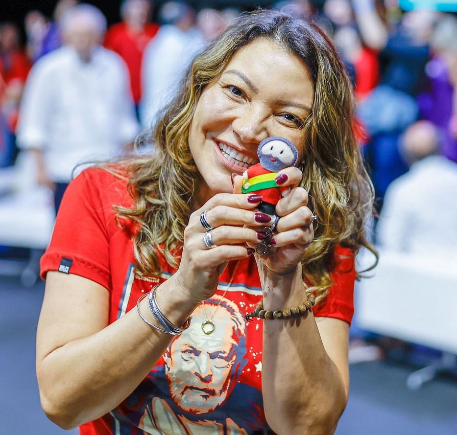 choquei's tweet photo. 🚨AGORA: Rosângela Lula da Silva, nossa Janja, é agora a primeira-dama do Brasil. #Eleições2022 https://t.co/fy1JMv8pJb