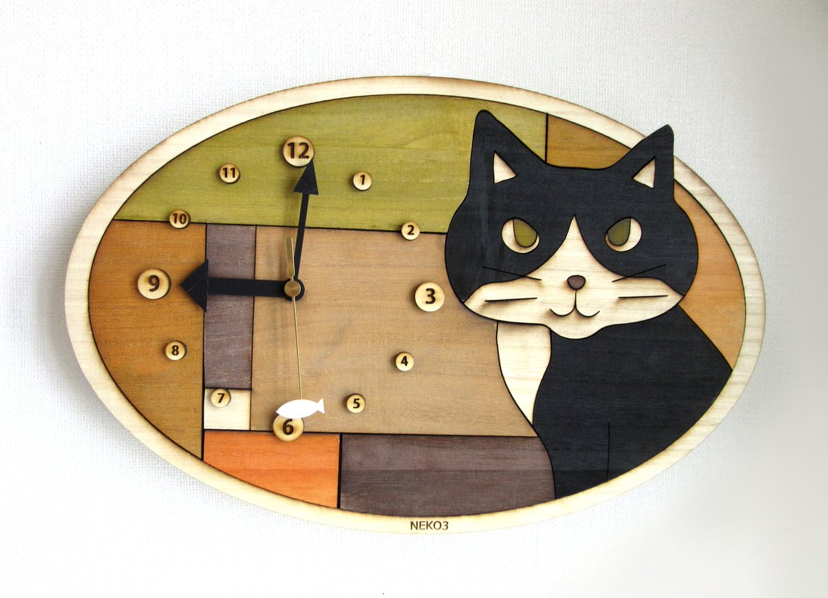「楕円パッチワーク風猫時計#こんなん作ってます #手作り  #猫時計 #木工 #猫」|NEKO3のイラスト