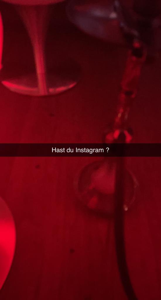 iVenomXI's tweet photo. War mit meiner Freundin auf ner Halloween Party. 
Ein Typ, wie jemand später Meinte ein Kurde, schaut ganze Zeit rüber und schickt ihr das Per AirDrop. Schicke ihm meine Antwort zurück weil das einfach Maßlos Respektlos ist und dann kommt das von ihm (Bild 3) 

1/2 https://t.co/yKfUQTraMq