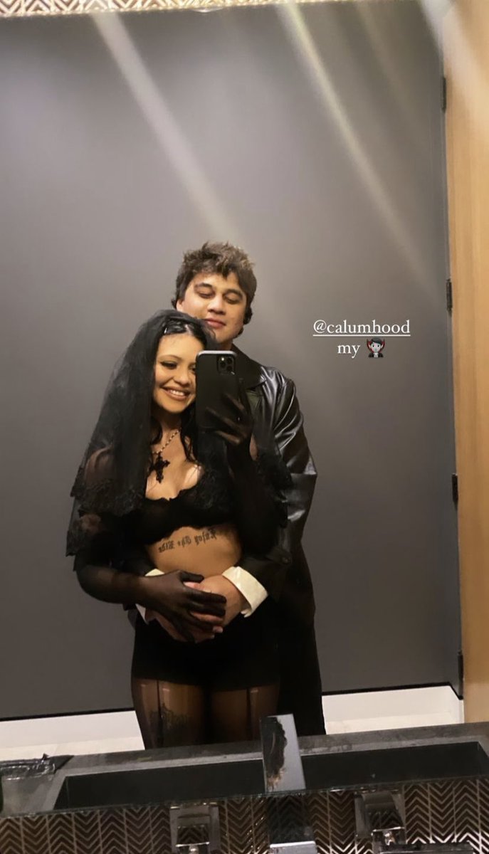 calum and almondmilkhunni look so hot here