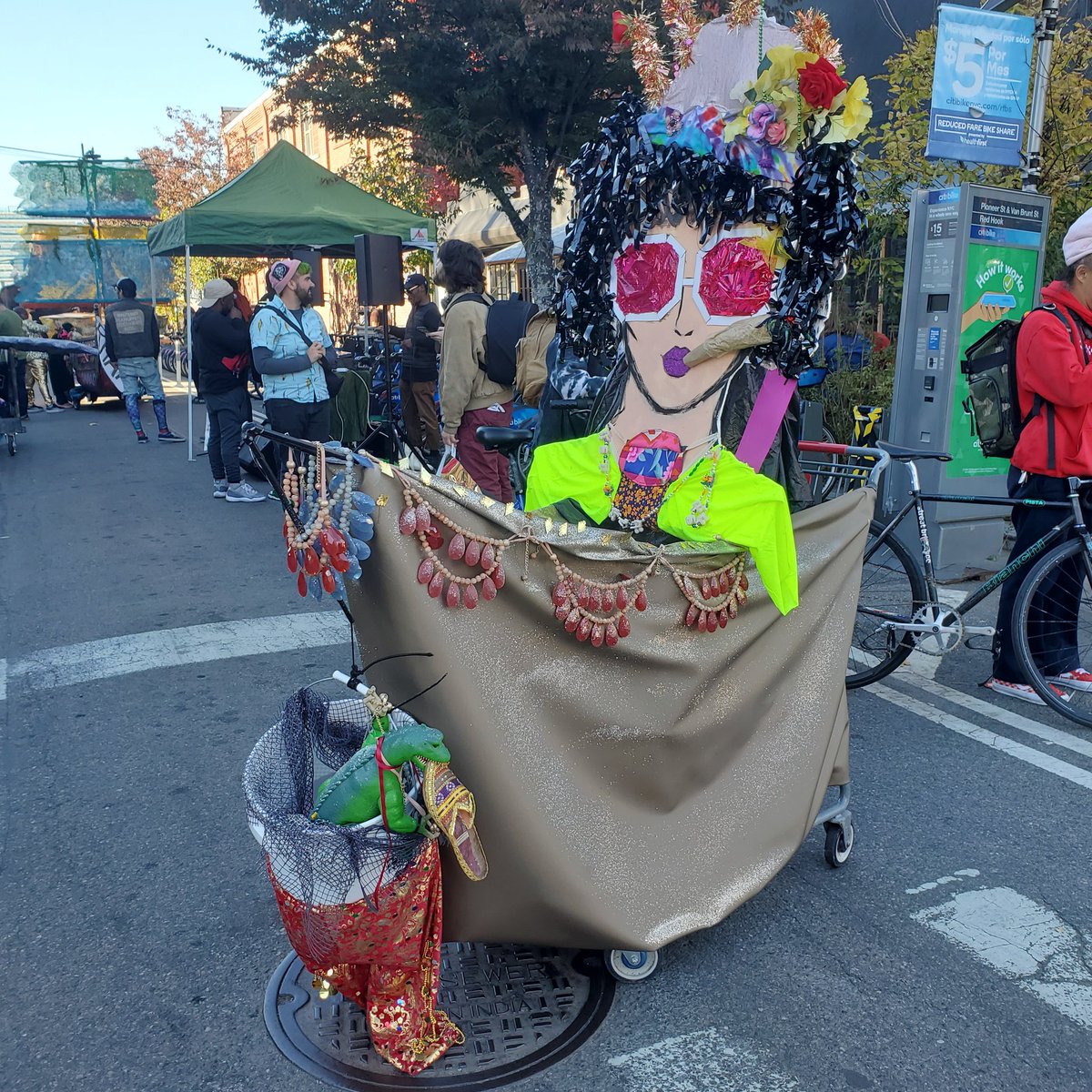 PortSideNY's tweet photo. #Sandy10 #BarnacleParade #RedHook #Brooklyn #resiliency #Community #socialresiliency #flooding #SuperstormSandy #hurricaneSandy https://t.co/6SJUMXHGZY