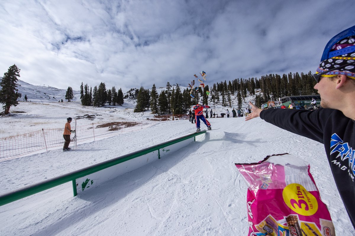 Arapahoe_Basin's tweet photo. Today's #Halloween party brought lots of shredders throwing down in the Tricks For Treats rail jam, candy galore, bluebird skies, and tons of great costumes. Today was another Halloween for the books at The Legend. Thanks to everyone for coming out!
#ABasin #LegendaryForAReason https://t.co/kjPdv1JhuQ