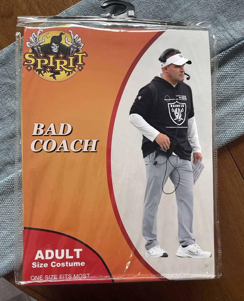 RaiderPosts's tweet photo. Found a costume. https://t.co/Qv2d99VlJs