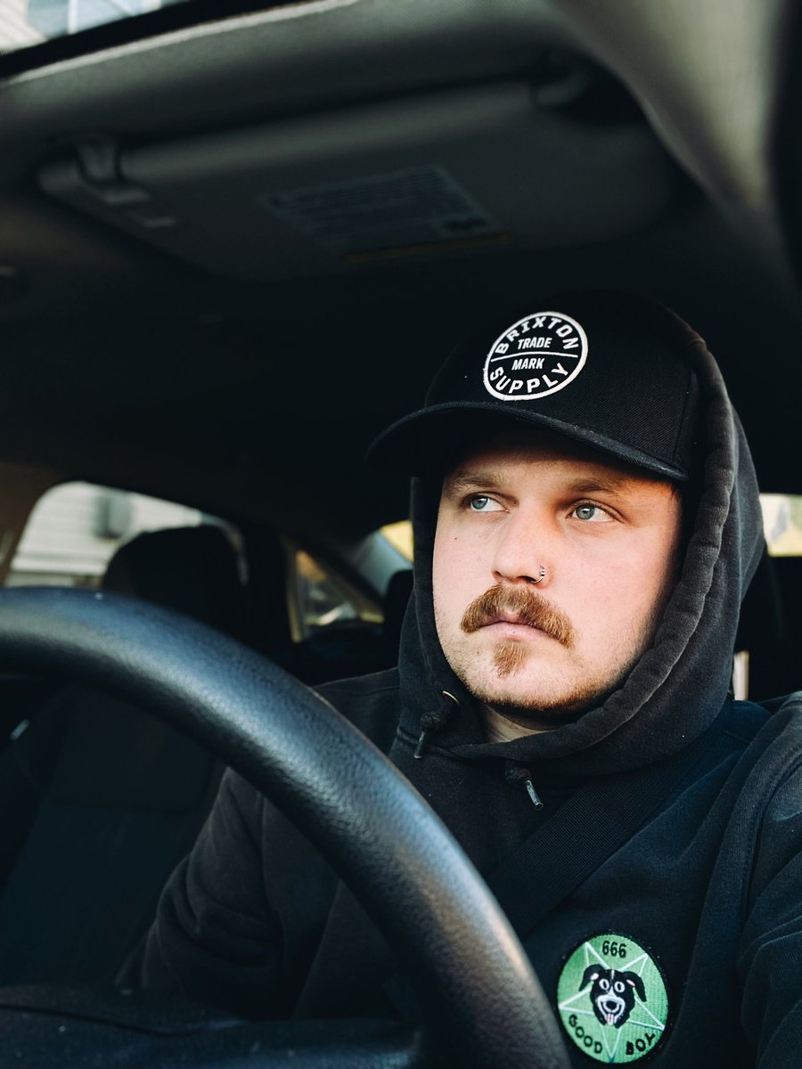 ope_adam's tweet photo. Make sure you warm up you’re car before driving. https://t.co/VZQDJTpI3b