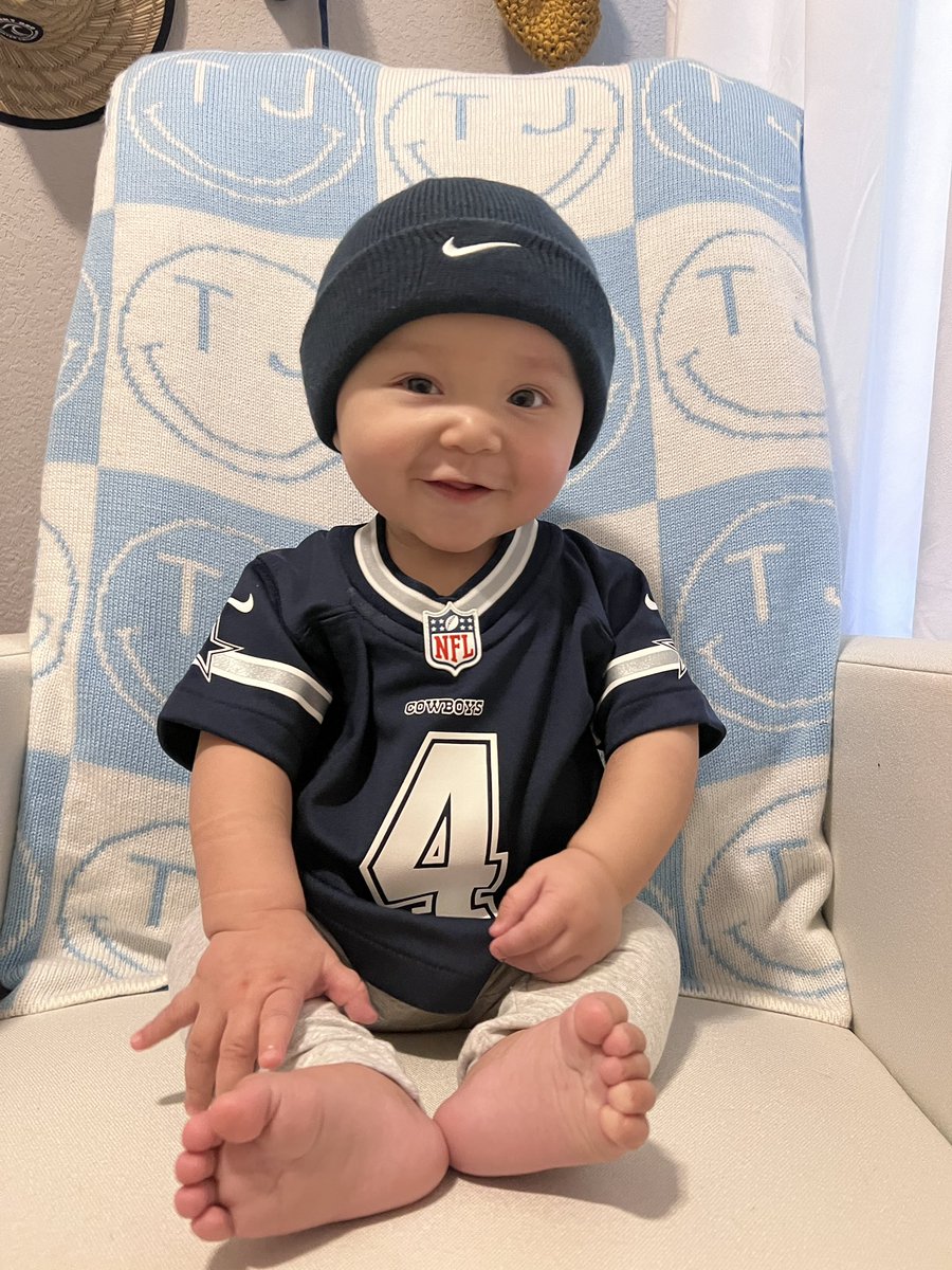 itsbrittles_'s tweet photo. @dak biggest fan 🏈 https://t.co/hyQgkMqr0e