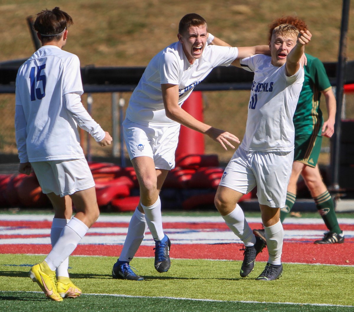 SOSAOhio's tweet photo. Take a look at 📸 (via @campbelljenny14) from @GalliaAthletics and @ACSD_Athletics' matchup in a Division II district final on Saturday.

FULL GALLERY: https://t.co/kxfyO01LMd https://t.co/0E1kr7RXOh