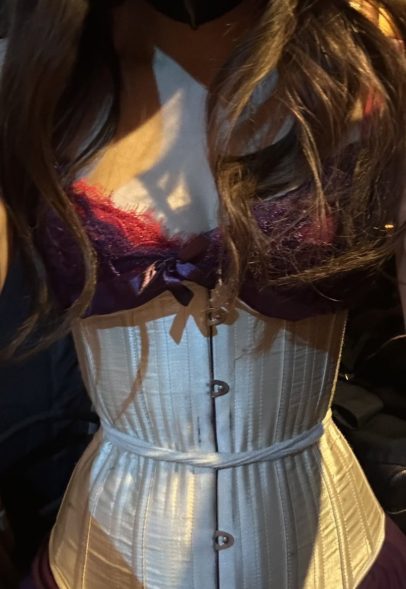 LisaBananaLemon's tweet photo. corset too big on me :(  #asiangirl #onlyfans #corset https://t.co/oXhu7UqMIb
