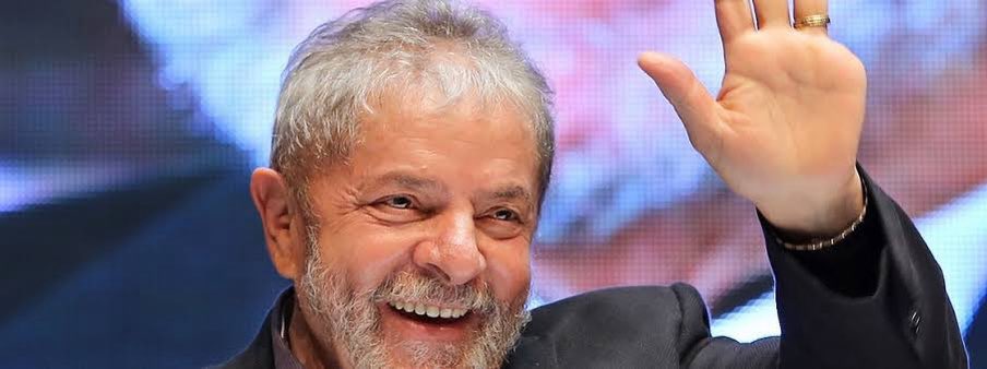 GarotaCiume's tweet photo. Essa vitória ñ é só do Lula. É dos milhares de mortos da pandemia, é dos mais de 33 milhões de brasileiros que estão passando fome, é da comunidade LGBT, é pela população preta morta por racismo. A vitória do Lula significa o reencontro do Brasil consigo mesmo. 
#Eleicao2022 https://t.co/vSMNeRCHwa