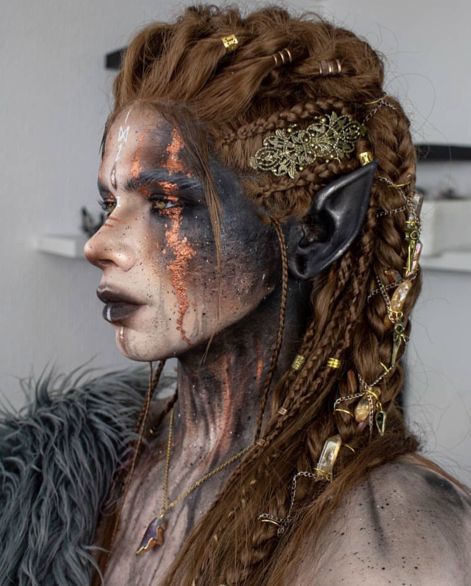 TheMusesOfDel's tweet photo. “As it is the night before All Hallows’ Eve… I think it is time I get into the spirit of the season at last.” Mairon mutters as his form shimmers and he takes on a new look.

|| Gonna make a thread of Halloween looks for the muses. https://t.co/DZw4kQe45r