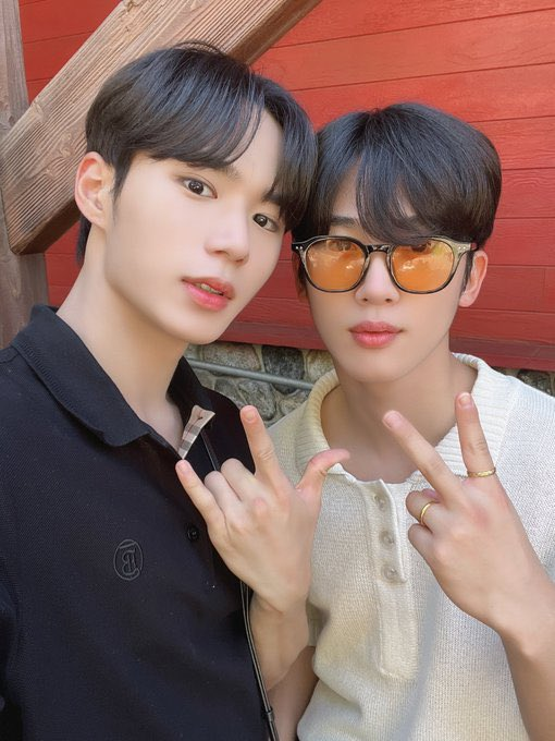 ccsorras's tweet photo. best stans de yohan y junseo https://t.co/wqKLdl9O4o