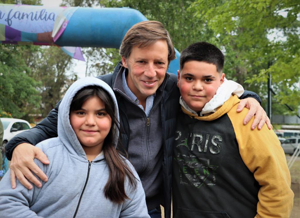 jaimemendezh's tweet photo. Junto a chicos y jóvenes de todos nuestros barrios que forman parte de distintos programas de apoyo, acompañamiento y capacitación en su formación educativa celebramos el día de la familia #Programa0.18 #SanMiguel https://t.co/IQU6jrfVRD
