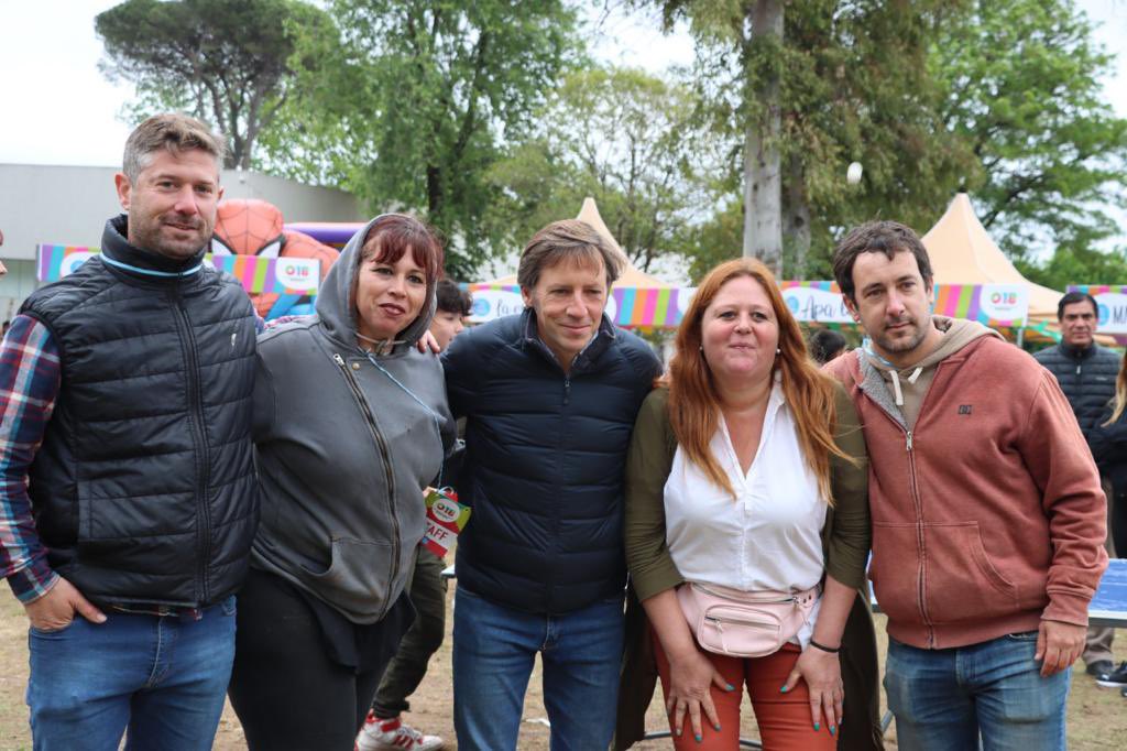jaimemendezh's tweet photo. Junto a chicos y jóvenes de todos nuestros barrios que forman parte de distintos programas de apoyo, acompañamiento y capacitación en su formación educativa celebramos el día de la familia #Programa0.18 #SanMiguel https://t.co/IQU6jrfVRD