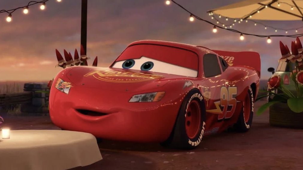 Молния маквин кчау. Тачки 2 кчау. Найди молнию маквин. Тачки молния маккуин. Молния мак куин.